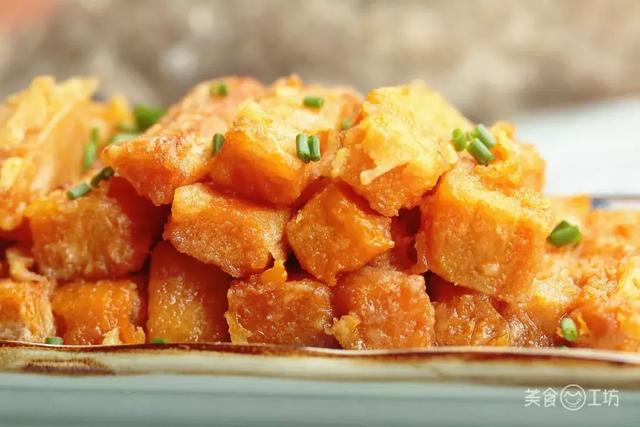 蛋黄焗南瓜家庭的做法(没人不爱的蛋黄焗南瓜)(3)