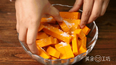 蛋黄焗南瓜家庭的做法(没人不爱的蛋黄焗南瓜)(11)