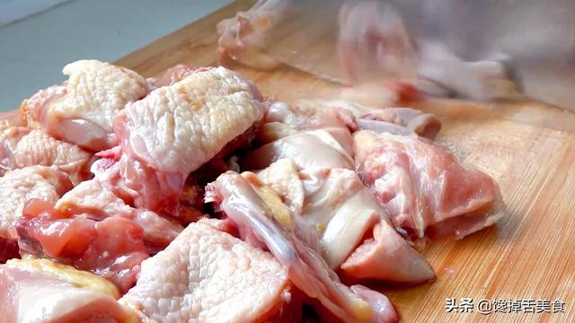 鸡肉炖土豆详细做法（鸡肉炖土豆做得好吃不容易）(2)