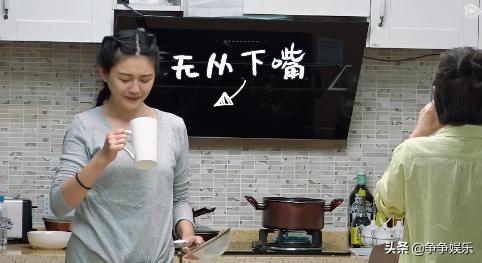 大s和小s姐妹情深（大S有洁癖小S却拿错杯子）(8)