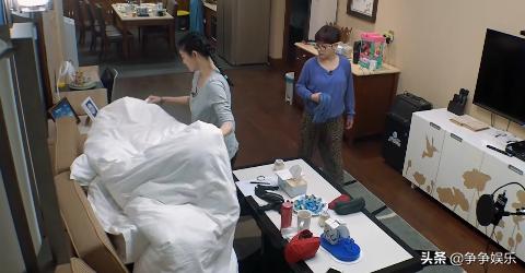 大s和小s姐妹情深（大S有洁癖小S却拿错杯子）(11)