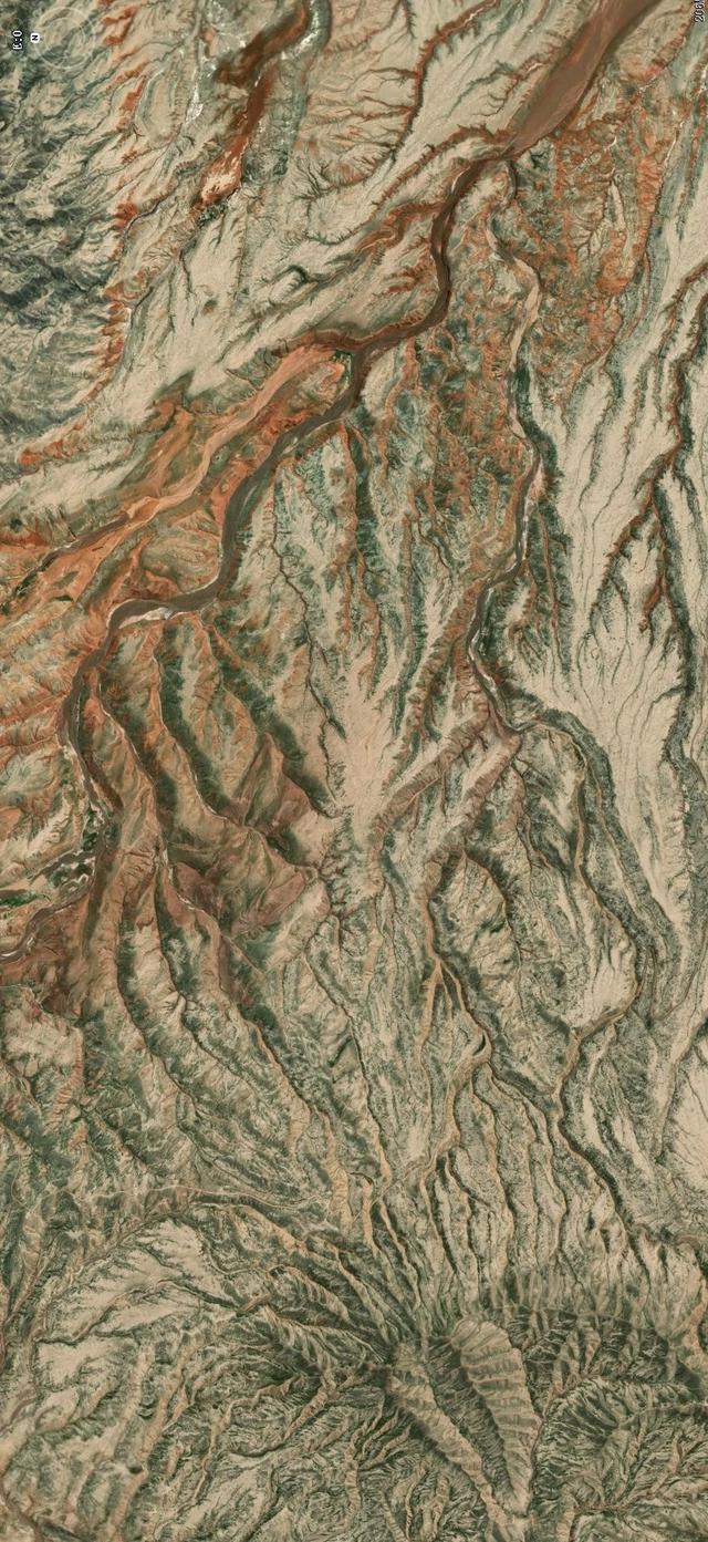 在太空俯瞰地球的真实全貌（从太空看地球的样子）(2)