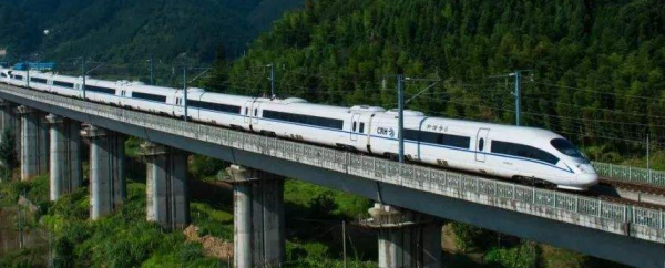 高铁上面的电线为什么磨不断,高铁时速300公里的紧急制动距离图3