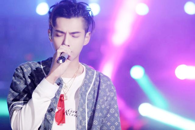 介绍吴亦凡父母(吴亦凡的今天是父母)(13)