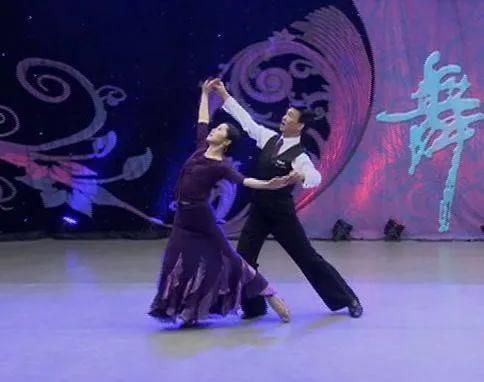 交谊舞教程简单易学(交谊舞入门教程)(2)