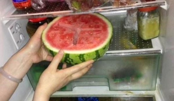 切开的西瓜放冰箱隔夜能吃,西瓜放冰箱隔夜能吃吗图1