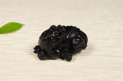 ​墨玉对人身体有什么好处 墨玉属于什么玉