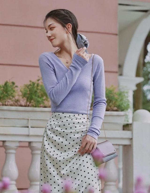 女生如何穿衣搭配更显气质（有气质的女人都会注意搭配）(6)