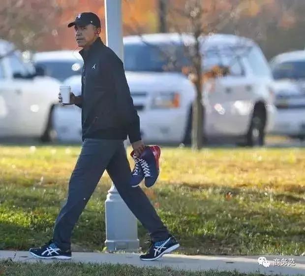 美国奥巴马穿t恤（总统最爱运动品牌）(10)