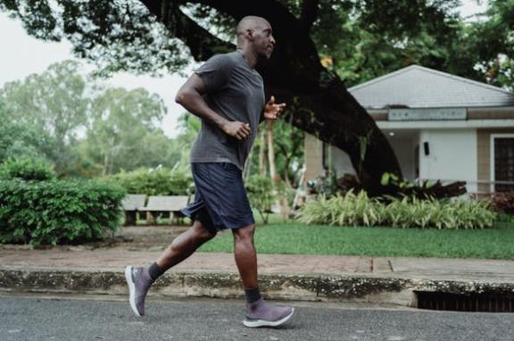 谷爱凌开始前准备动作(运动天才谷爱凌半马第2)(4)