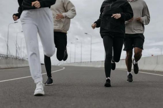 谷爱凌开始前准备动作(运动天才谷爱凌半马第2)(3)