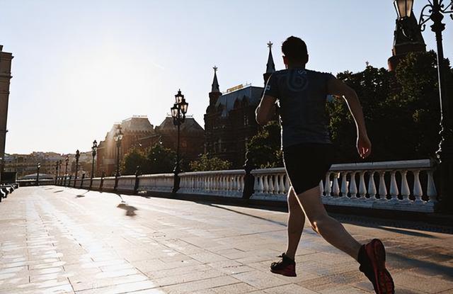 谷爱凌开始前准备动作(运动天才谷爱凌半马第2)(5)