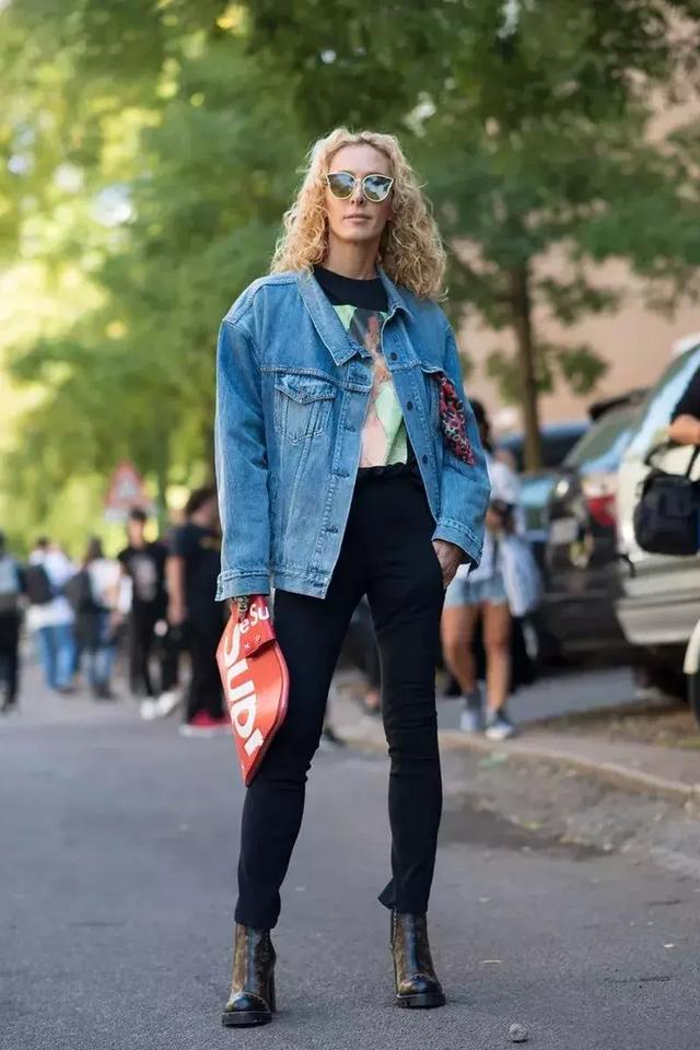 丝巾的6种简单系法总有一款适合你(丝巾的九种最潮系法让你美过春天路过夏天)(80)