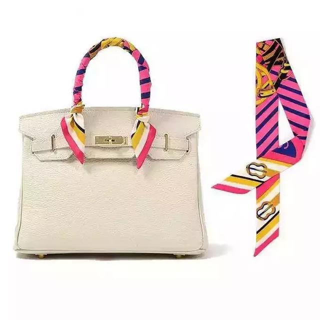 丝巾的6种简单系法总有一款适合你(丝巾的九种最潮系法让你美过春天路过夏天)(30)