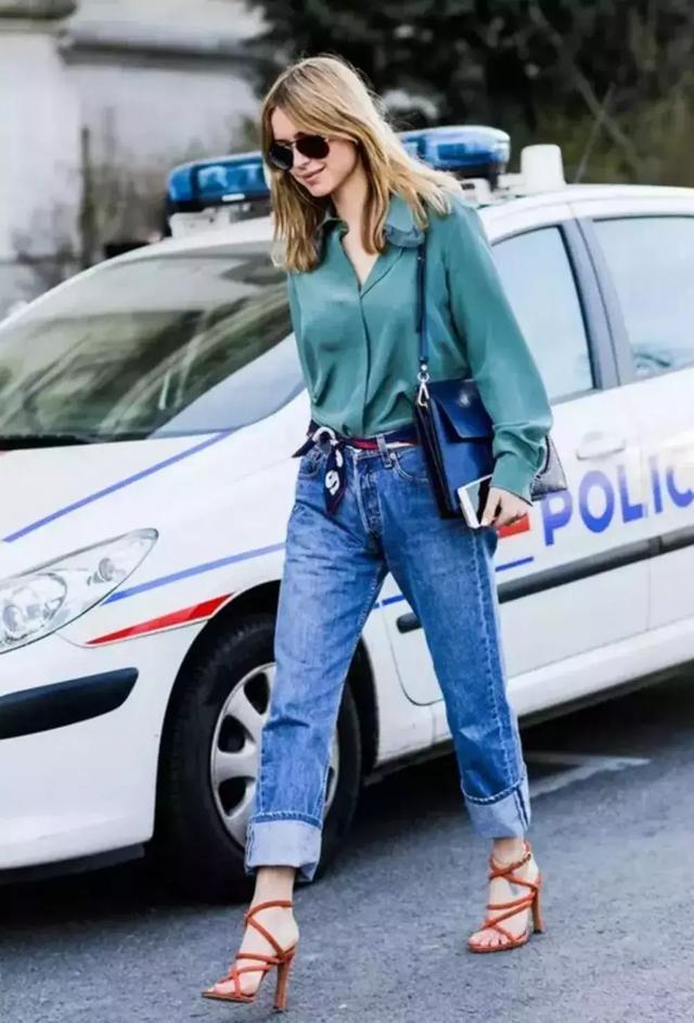 丝巾的6种简单系法总有一款适合你(丝巾的九种最潮系法让你美过春天路过夏天)(39)