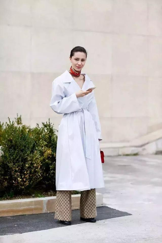 丝巾的6种简单系法总有一款适合你(丝巾的九种最潮系法让你美过春天路过夏天)(10)