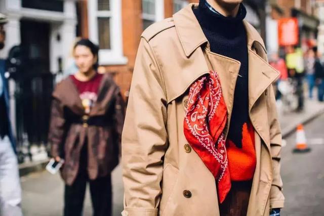 丝巾的6种简单系法总有一款适合你(丝巾的九种最潮系法让你美过春天路过夏天)(79)