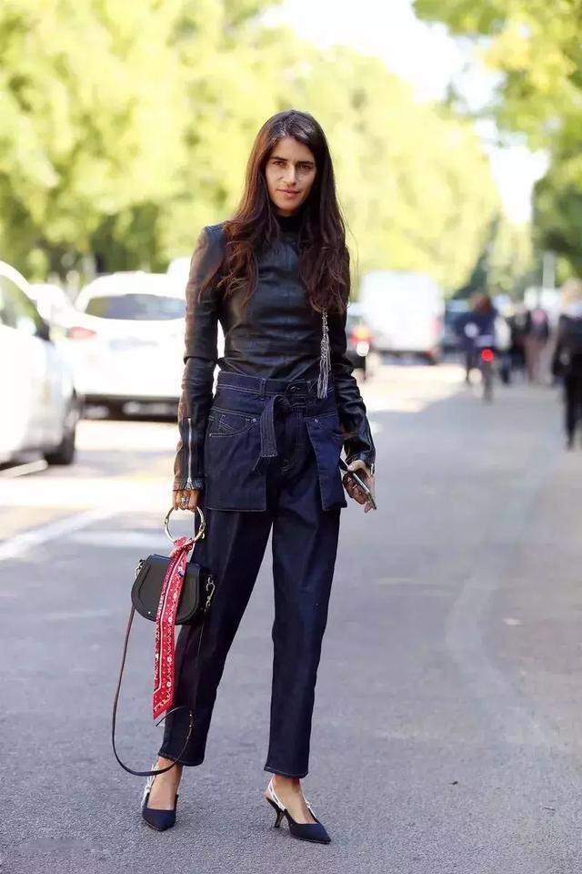 丝巾的6种简单系法总有一款适合你(丝巾的九种最潮系法让你美过春天路过夏天)(77)