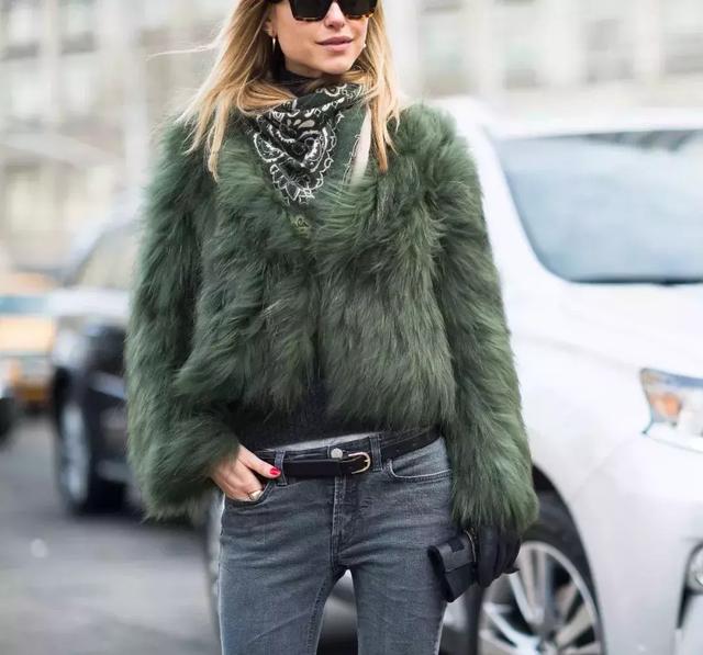 丝巾的6种简单系法总有一款适合你(丝巾的九种最潮系法让你美过春天路过夏天)(12)