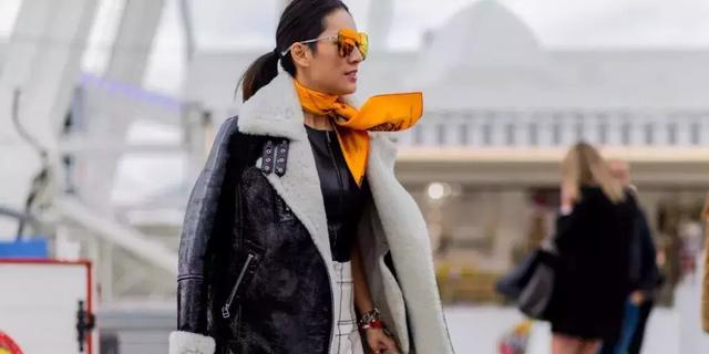 丝巾的6种简单系法总有一款适合你(丝巾的九种最潮系法让你美过春天路过夏天)(47)