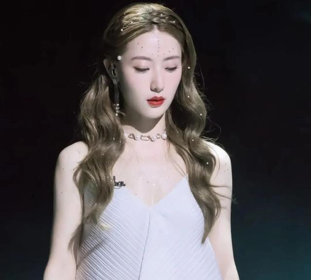 刚出道获成龙钦点的是谁(刚出道获成龙钦点)(18)