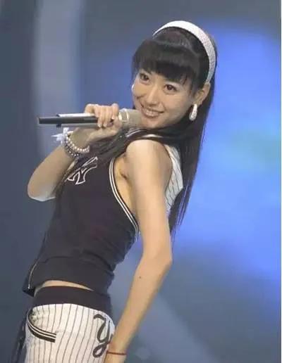 刚出道获成龙钦点的是谁(刚出道获成龙钦点)(3)