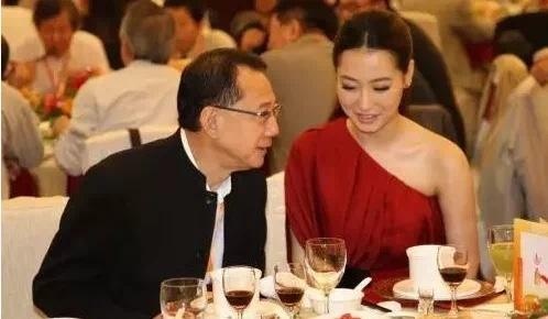 刚出道获成龙钦点的是谁(刚出道获成龙钦点)(5)