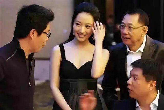 刚出道获成龙钦点的是谁(刚出道获成龙钦点)(6)