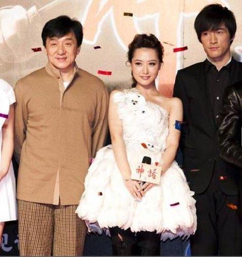 刚出道获成龙钦点的是谁(刚出道获成龙钦点)(13)