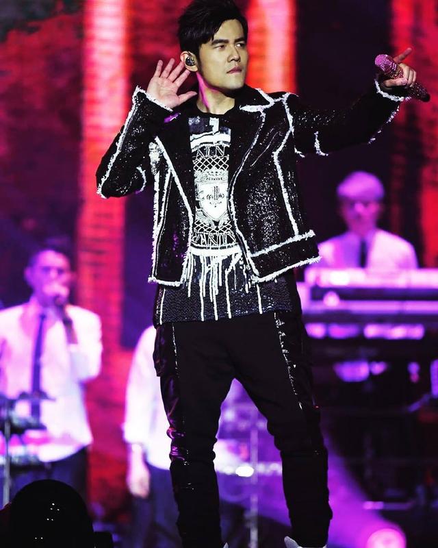 周杰伦演唱会全程听女粉丝唱 和周杰伦传绯闻后(9)