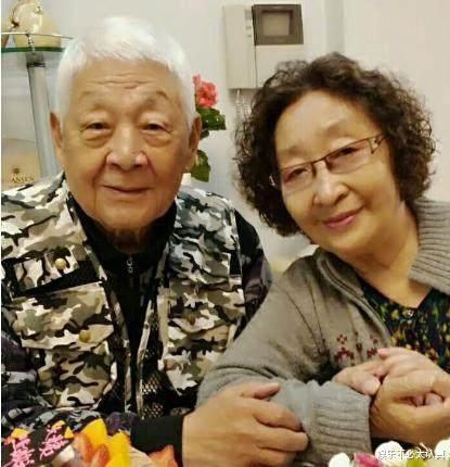 彭玉二婚丈夫情况（老戏骨彭玉一婚嫁同事）(12)