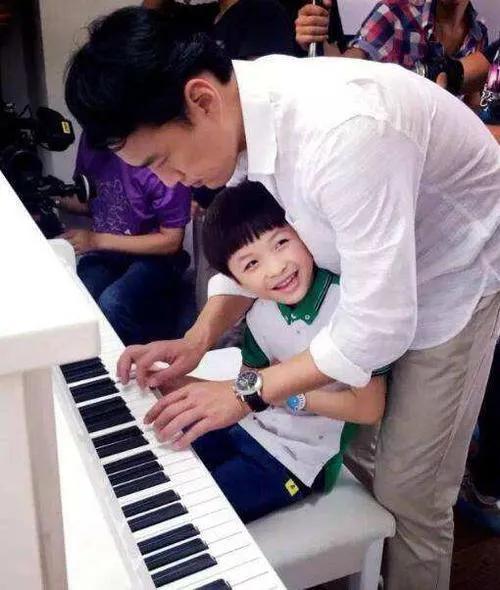 演员王耀庆婚姻状况(为了不搬家娶了房东女儿)(15)