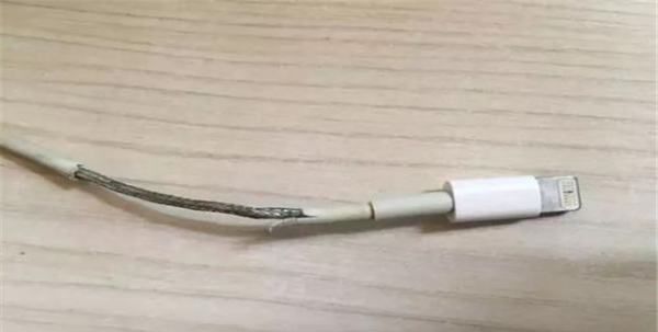 数据线皮裂开怎么办,笔记本电脑充电器线坏了怎么办图3