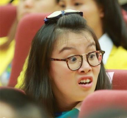 傅园慧春晚小品全集（傅园慧喜剧王频繁笑场忘词）(5)