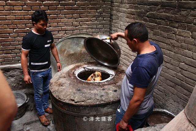 适合烤全羊的馕坑(原来用它加热馕坑)(8)