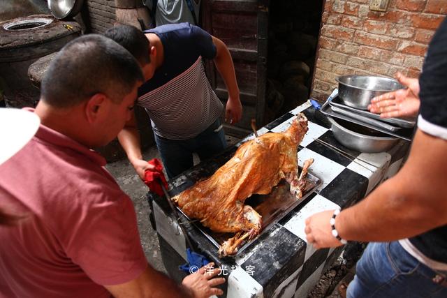 适合烤全羊的馕坑(原来用它加热馕坑)(11)