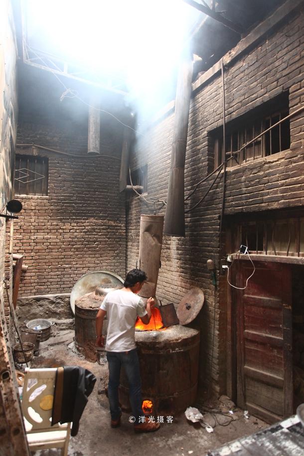 适合烤全羊的馕坑(原来用它加热馕坑)(2)