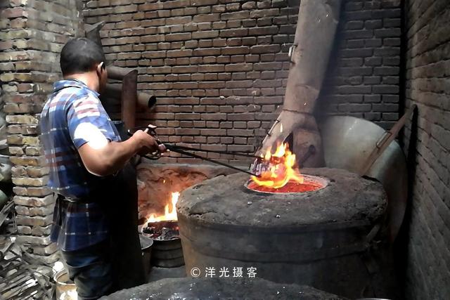 适合烤全羊的馕坑(原来用它加热馕坑)(4)