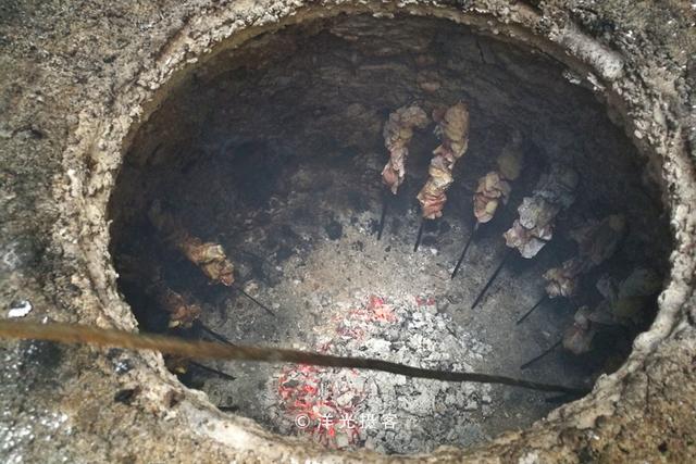 适合烤全羊的馕坑(原来用它加热馕坑)(15)