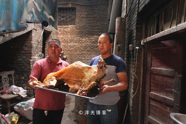 适合烤全羊的馕坑(原来用它加热馕坑)(12)