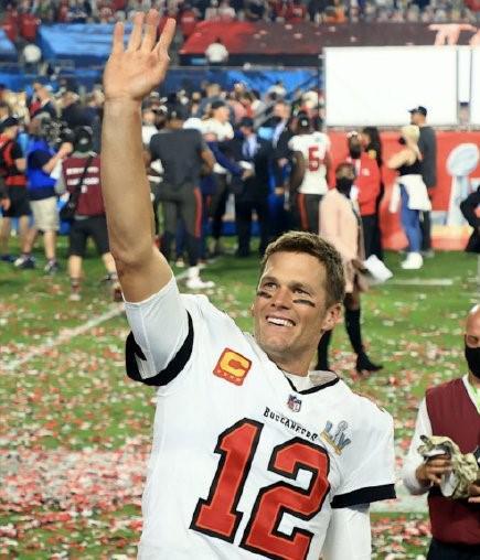 汤姆布雷迪超级碗绝杀(45岁NFL巨星汤姆-布雷迪退役)(3)