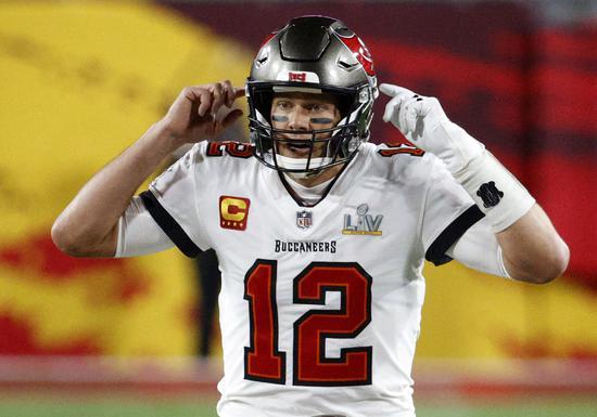 汤姆布雷迪超级碗绝杀(45岁NFL巨星汤姆-布雷迪退役)(2)