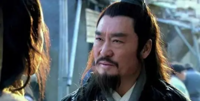 ​范增怎么被离间,范增是哪一年出生的