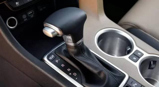自动挡车快停车的时候可以挂n挡吗(自动挡汽车停车需挂N档再熄火)(3)