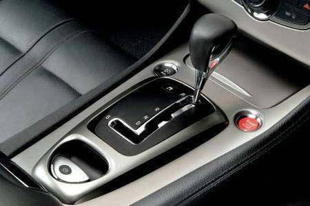 自动挡车快停车的时候可以挂n挡吗(自动挡汽车停车需挂N档再熄火)(2)