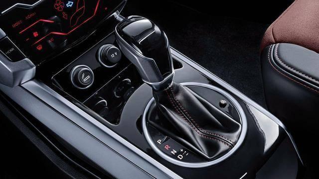 自动挡车快停车的时候可以挂n挡吗(自动挡汽车停车需挂N档再熄火)(1)