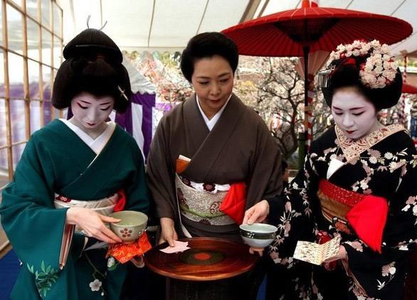 日本艺伎真实生活状态(探秘日本艺妓不为人知的特色服务)(6)