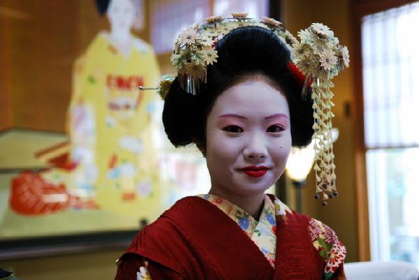 日本艺伎真实生活状态(探秘日本艺妓不为人知的特色服务)(16)