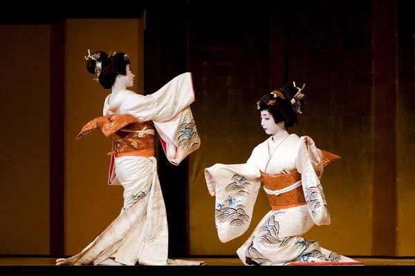 日本艺伎真实生活状态(探秘日本艺妓不为人知的特色服务)(13)