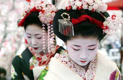 日本艺伎真实生活状态(探秘日本艺妓不为人知的特色服务)(15)